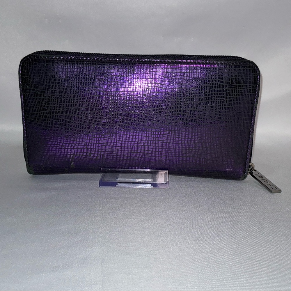 Authentic CHANEL Iridescent Purple Caviar Zip Lizard Embossed Yen Wallet - Picture 3 of 16